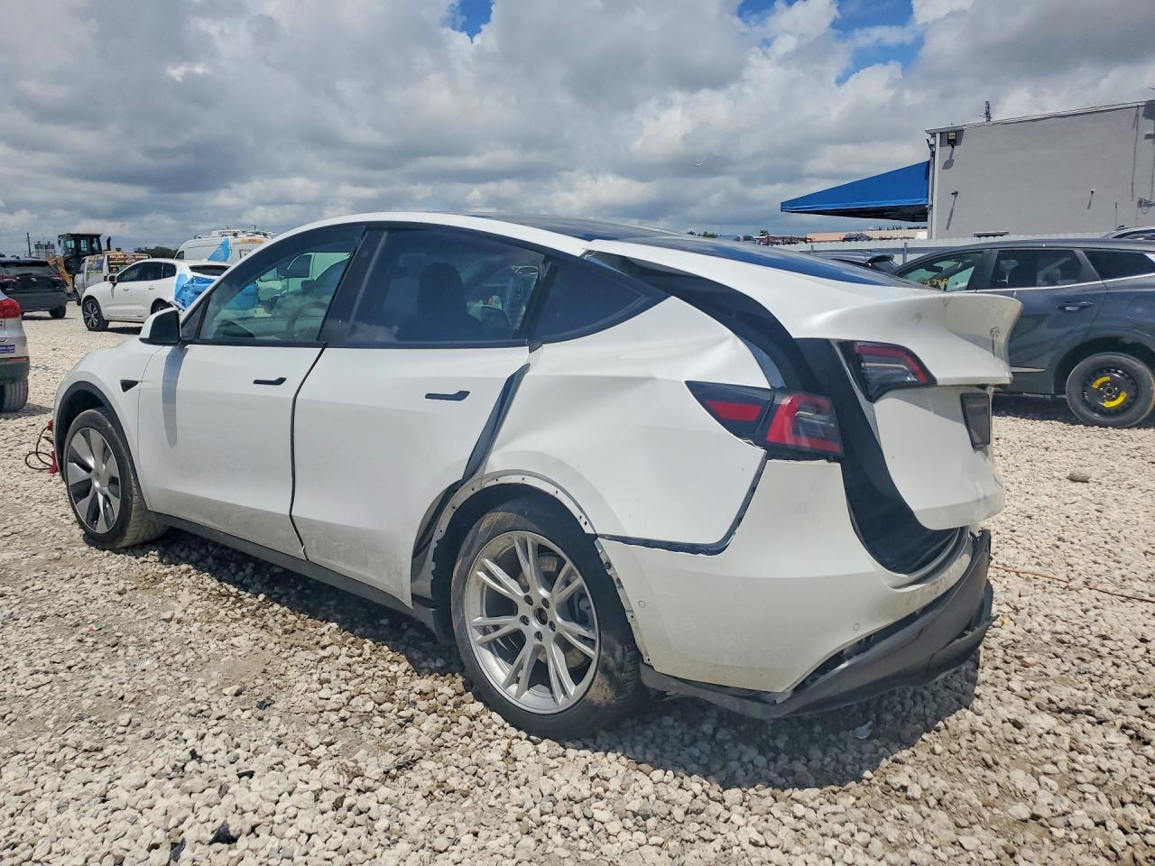 2021 TESLA MODEL Y — Фото 2 из 12