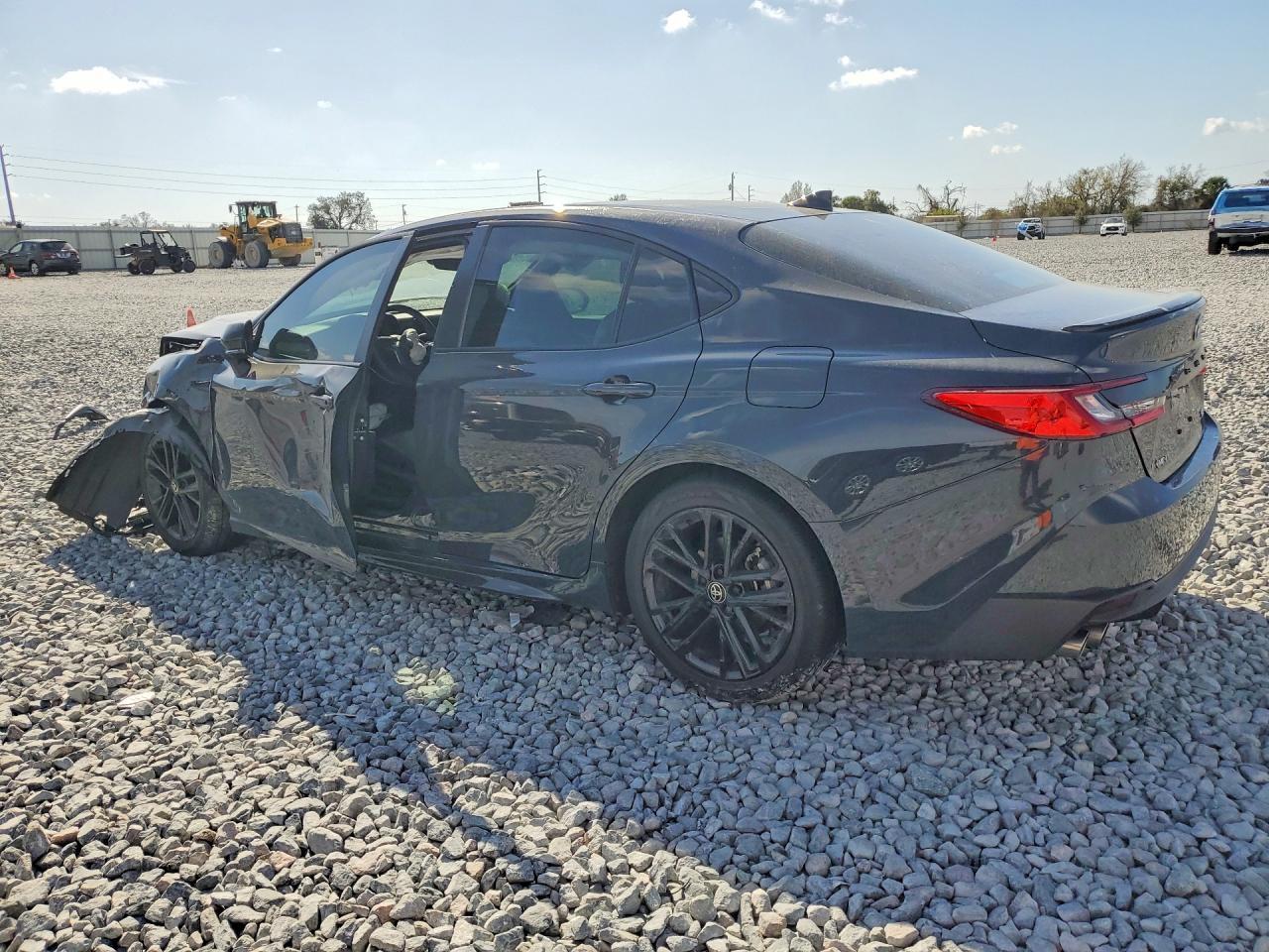 2025 TOYOTA CAMRY SE — Фото 2 из 13
