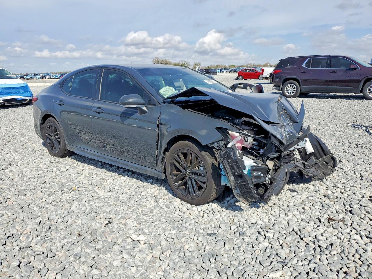 2025 TOYOTA CAMRY SE — Фото 4 из 13