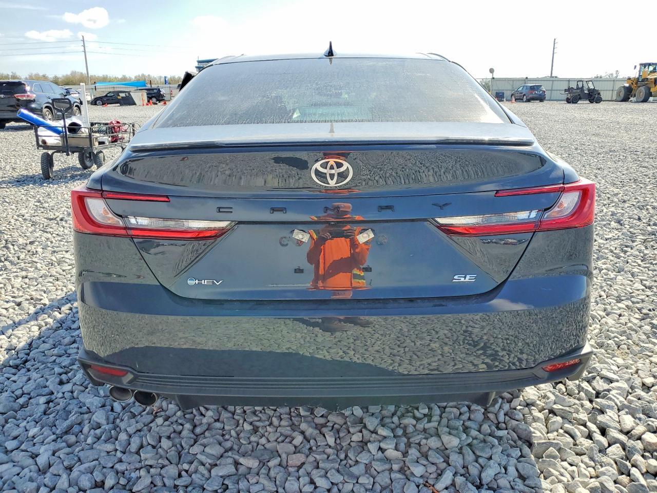 2025 TOYOTA CAMRY SE — Фото 6 из 13