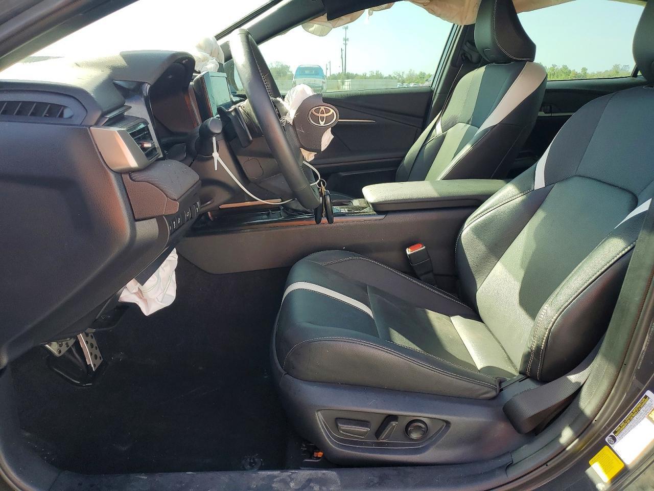 2025 TOYOTA CAMRY SE — Фото 7 из 13