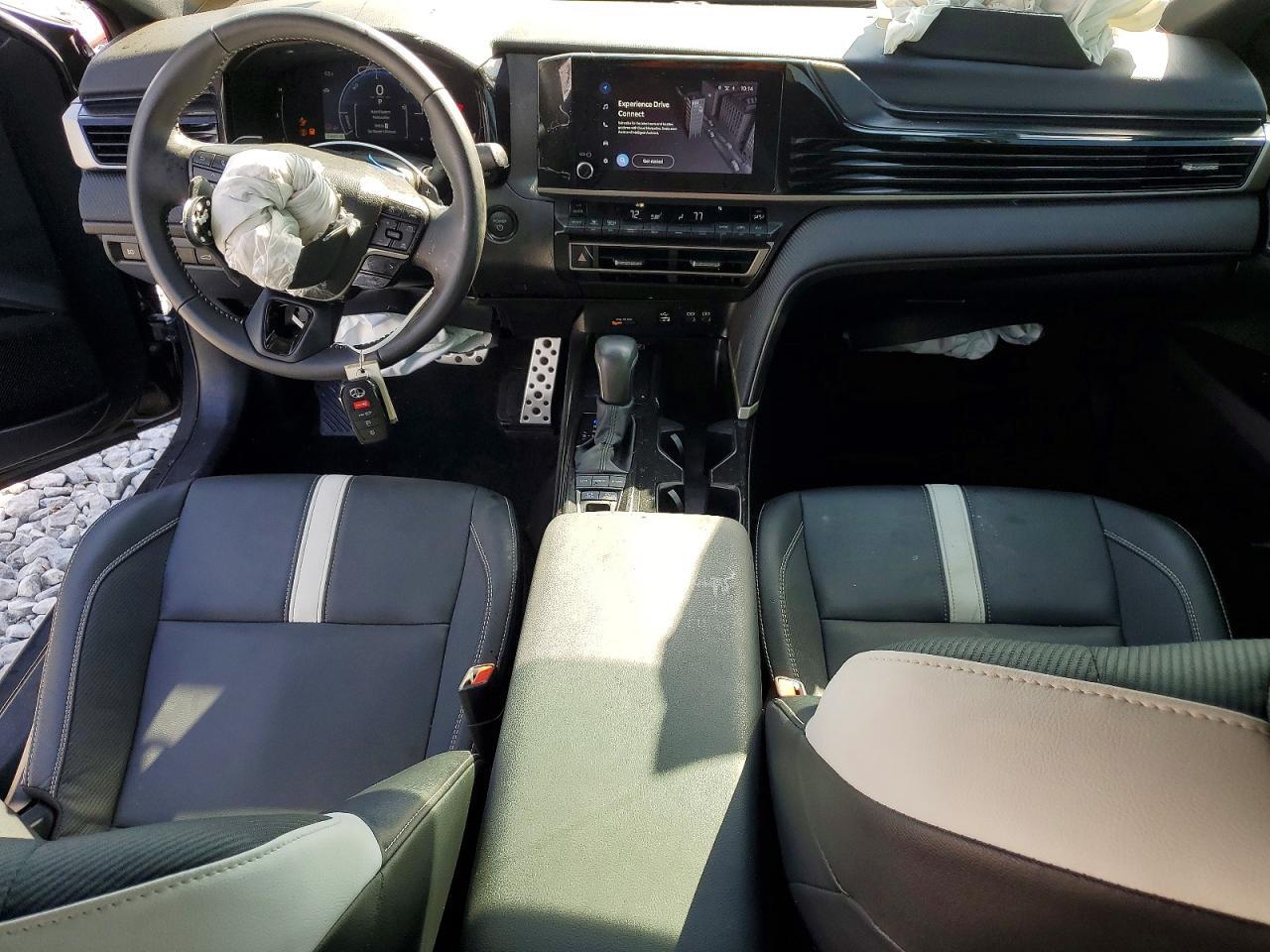 2025 TOYOTA CAMRY SE — Фото 8 из 13