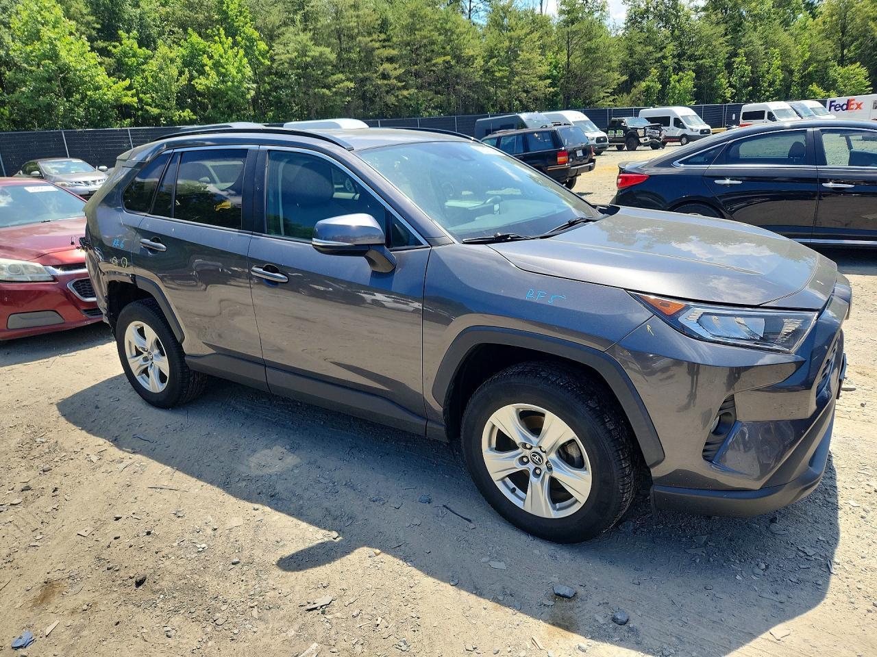 2020 TOYOTA RAV4 XLE — Фото 4 из 13