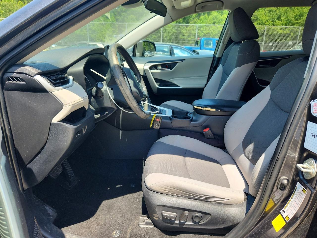 2020 TOYOTA RAV4 XLE — Фото 7 из 13