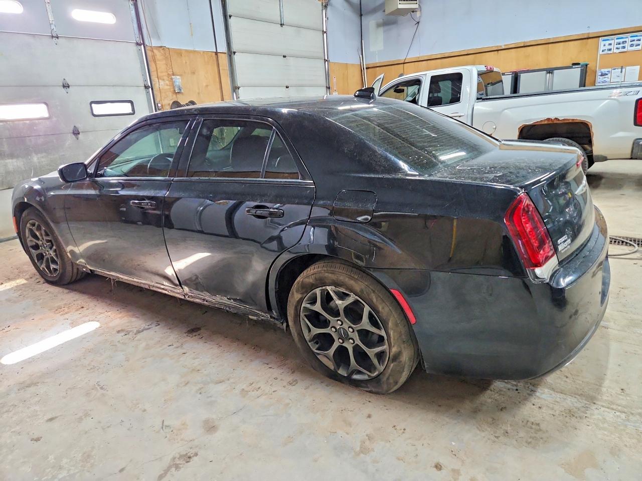 2C3CCAGG9HH637588 2017 CHRYSLER 300 photo no. 2