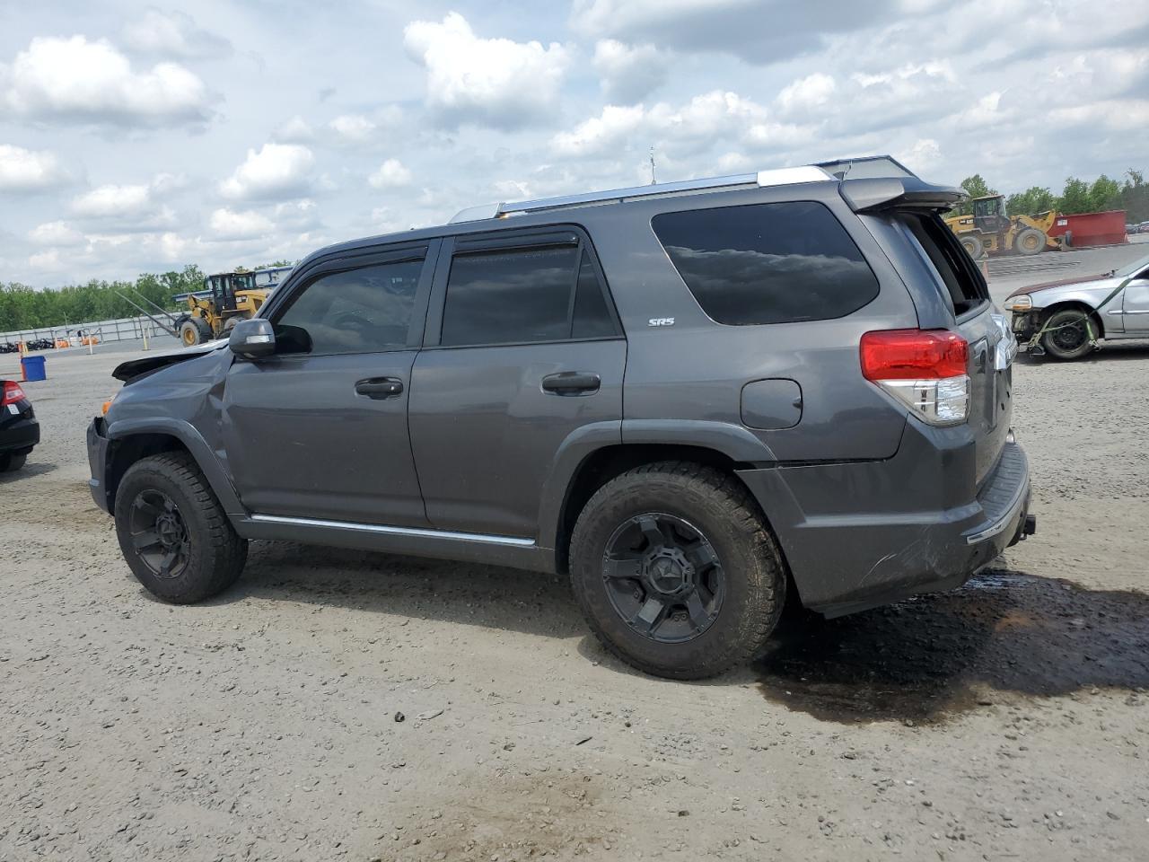 2011 TOYOTA 4RUNNER SR5 — Фото 2 из 13