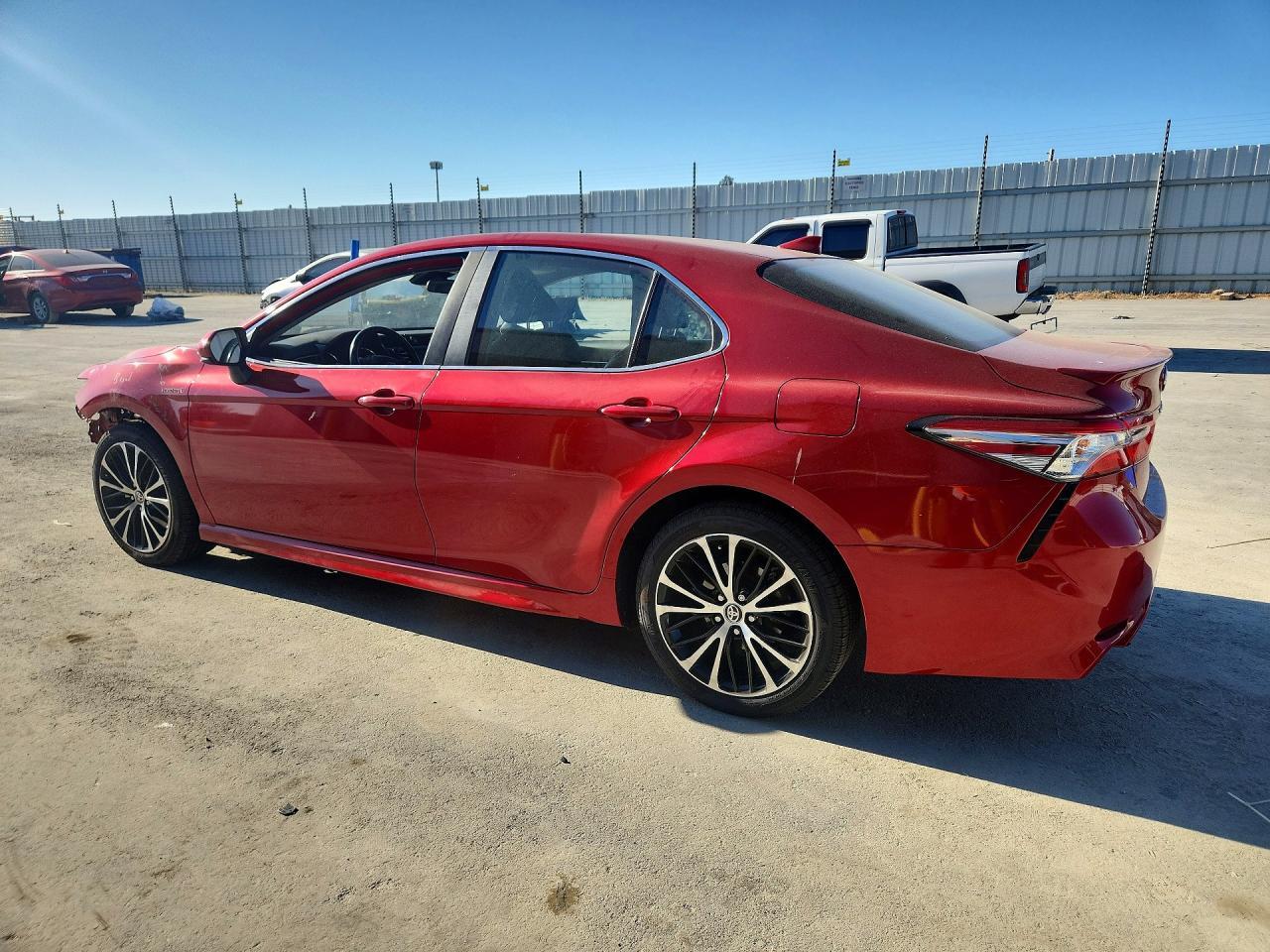 2020 TOYOTA CAMRY SE — Фото 2 из 12
