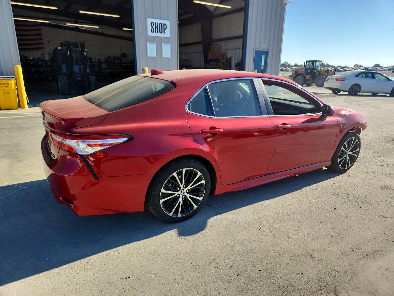 2020 TOYOTA CAMRY SE — Фото 3 из 12