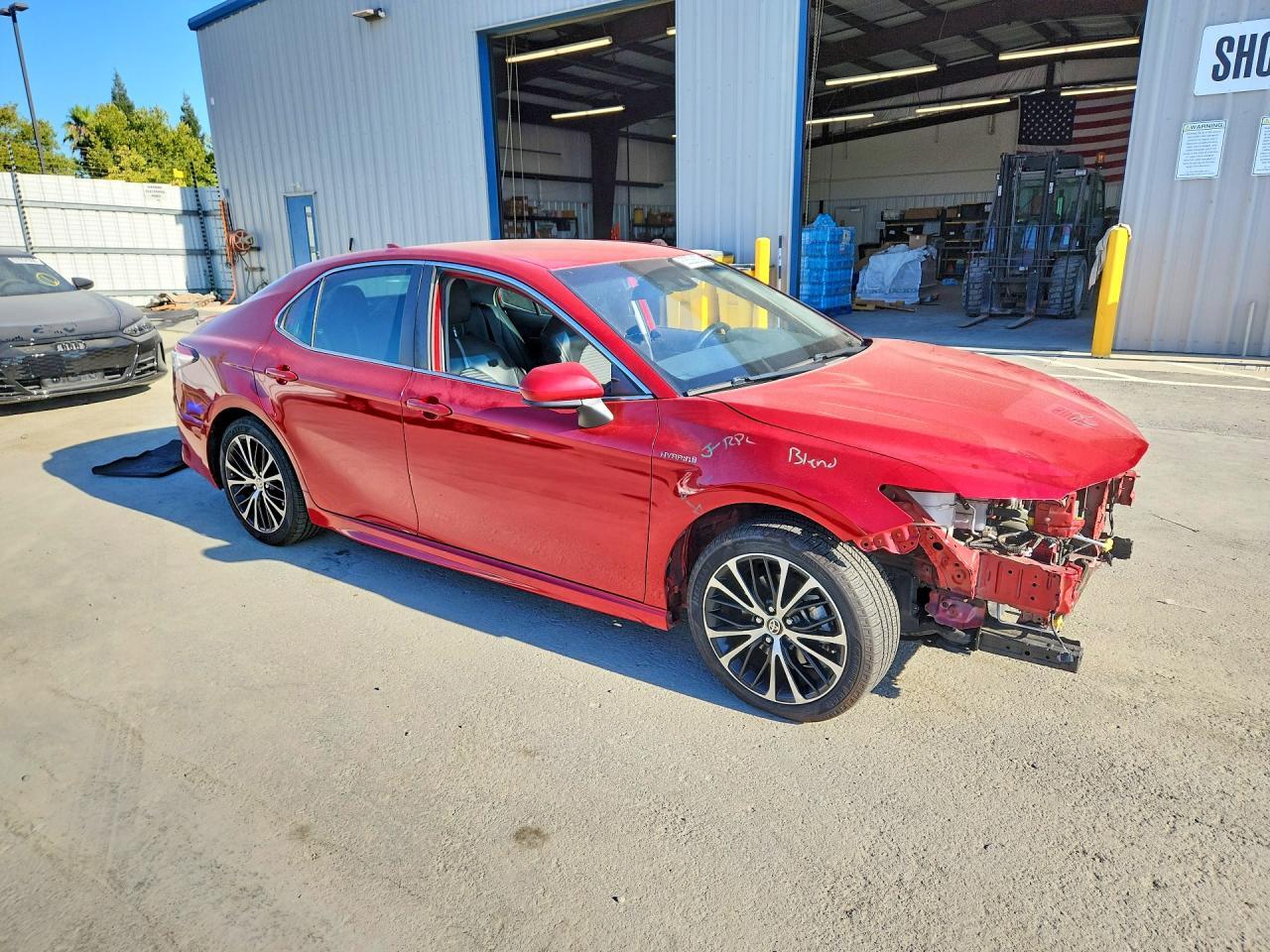 2020 TOYOTA CAMRY SE — Фото 4 из 12