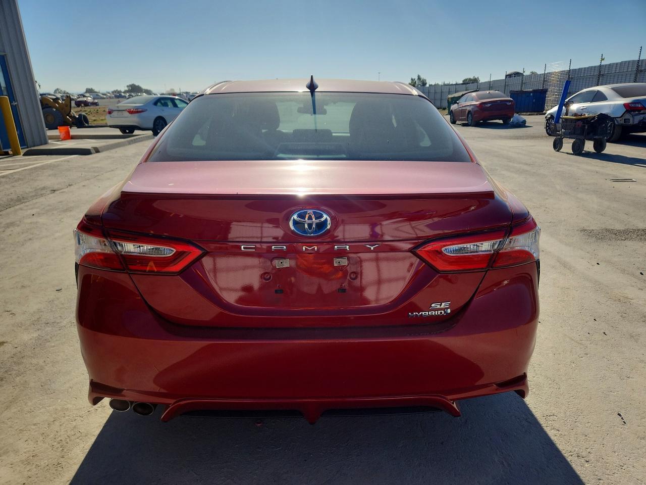 2020 TOYOTA CAMRY SE — Фото 6 из 12