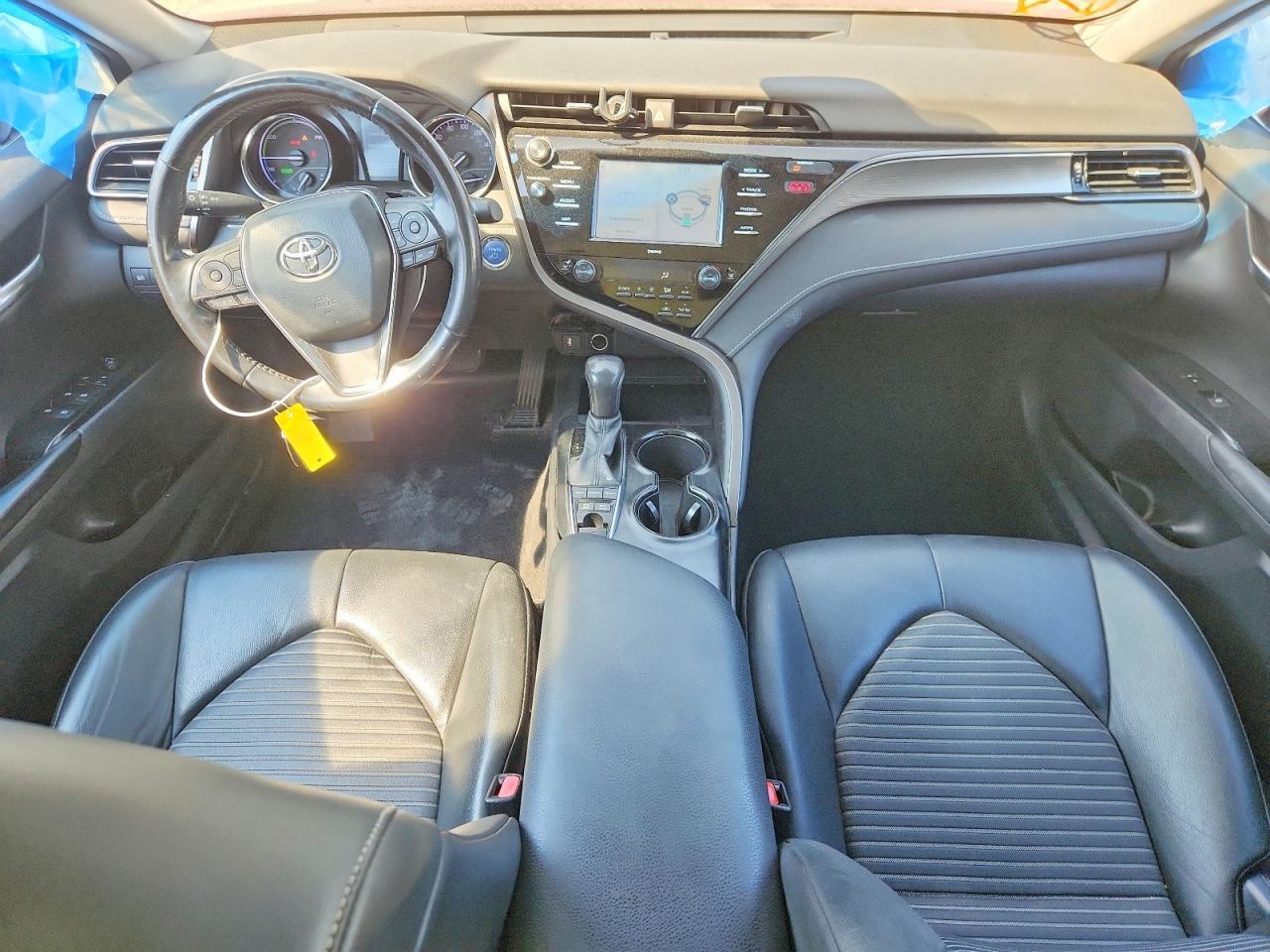 2020 TOYOTA CAMRY SE — Фото 8 из 12