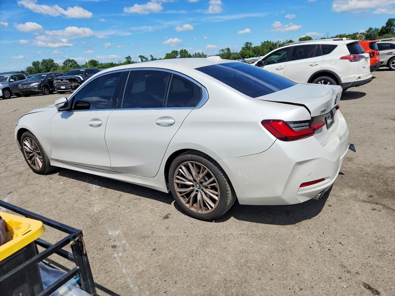 2024 BMW 330XI — Фото 2 из 12