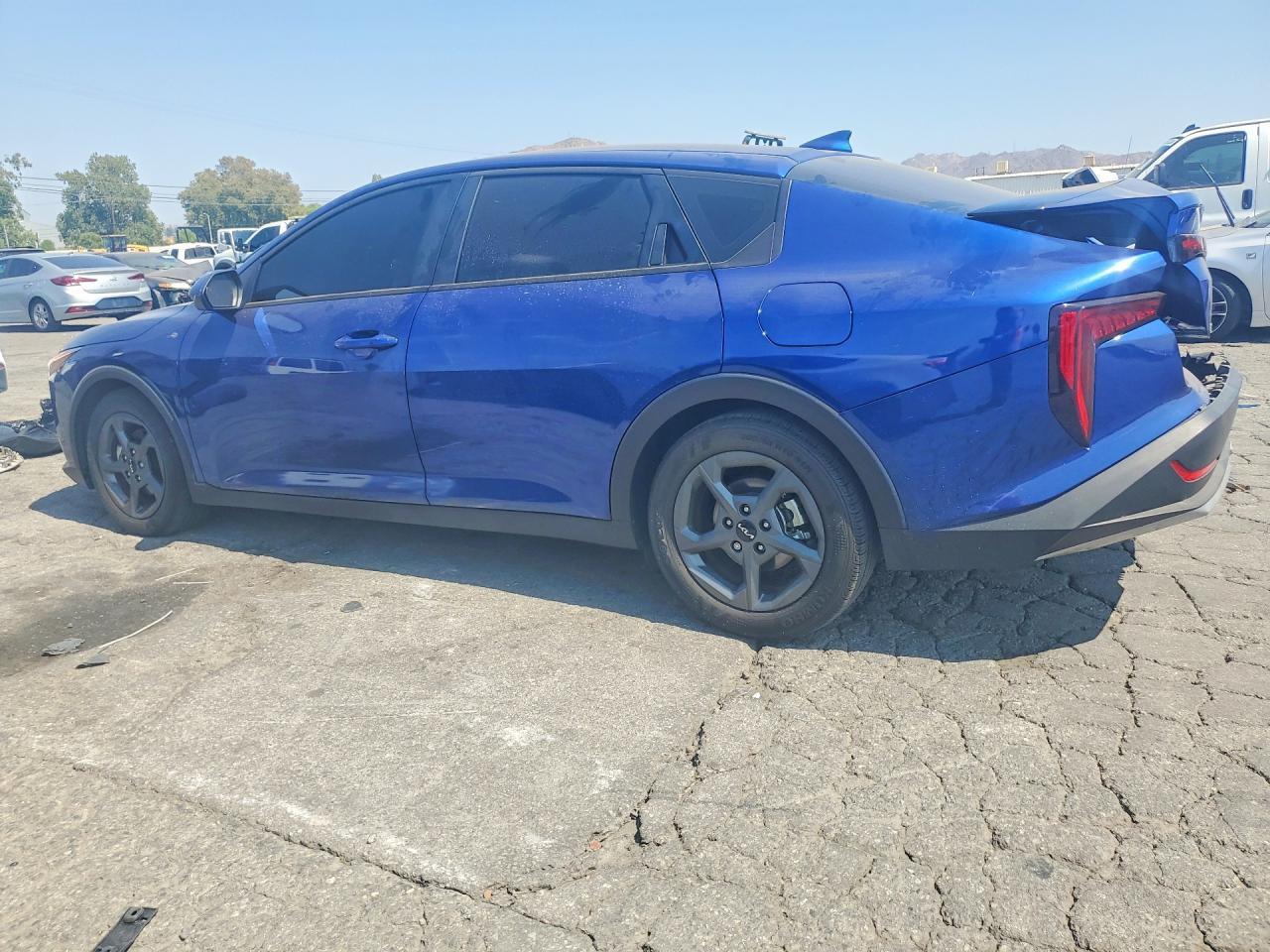 2025 KIA K4 LXS — Фото 2 из 12