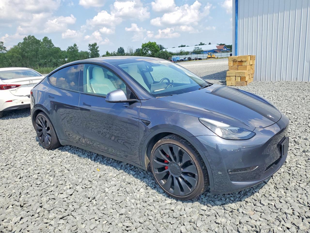 2022 TESLA MODEL Y — Фото 4 из 12