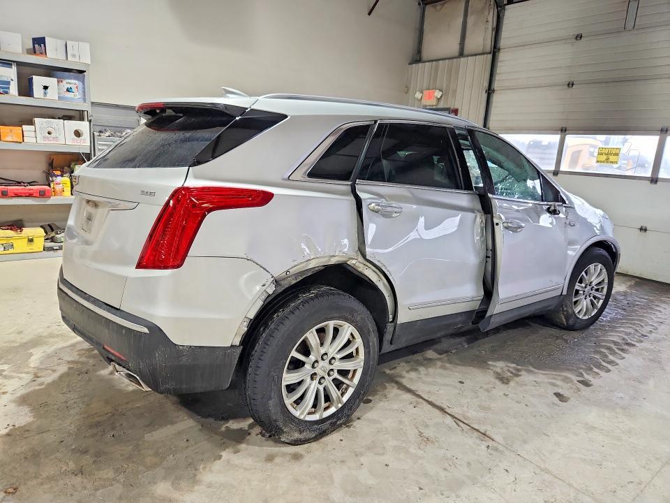 1GYKNARS5HZ211734 2017 CADILLAC XT5 photo no. 3