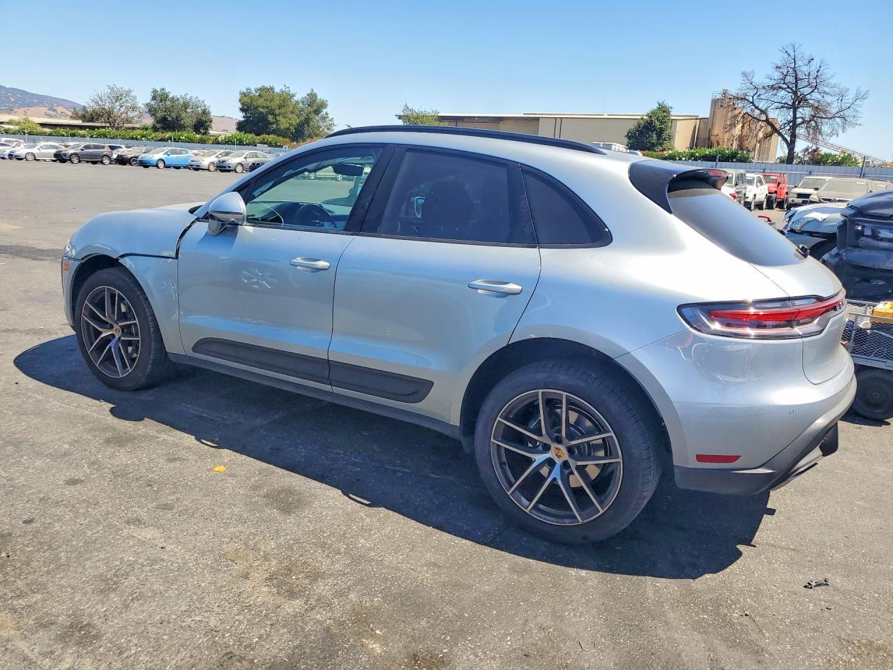 WP1AA2A58NLB12444 2022 PORSCHE MACAN photo no. 2