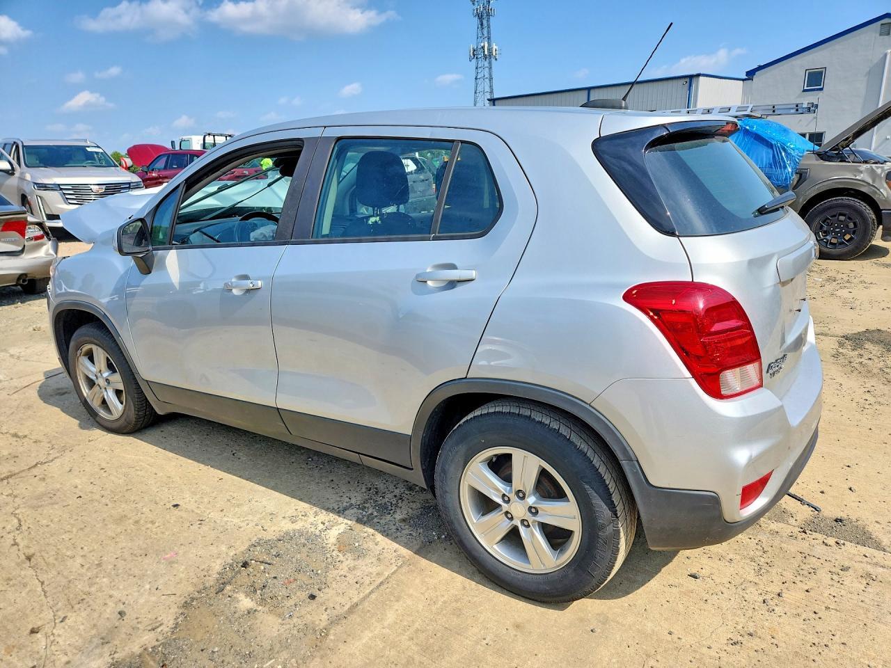 2020 CHEVROLET TRAX LS — Фото 2 из 13
