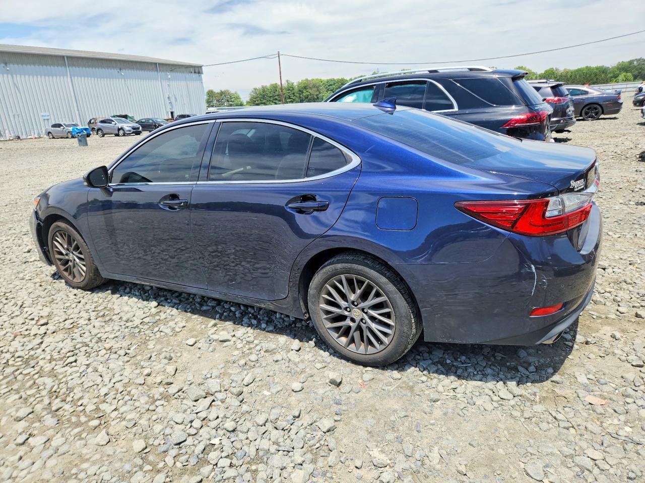 2018 LEXUS ES 350 — Фото 2 из 12