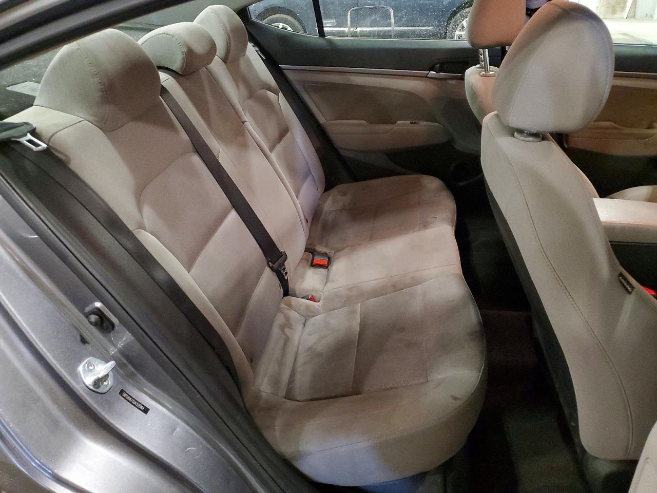 5NPD84LF0JH335961 2018 HYUNDAI ELANTRA photo no. 10