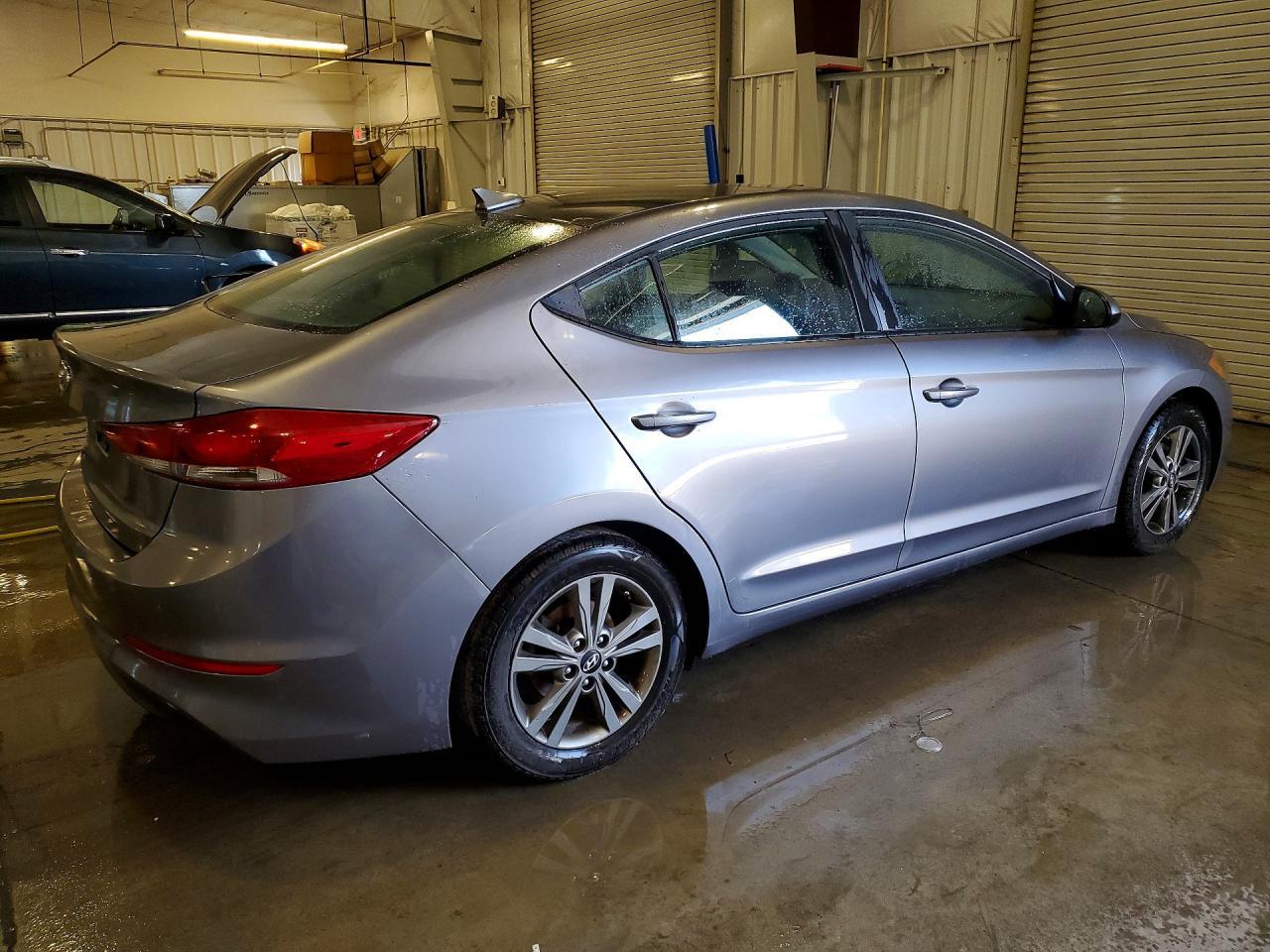 5NPD84LF0JH335961 2018 HYUNDAI ELANTRA photo no. 3