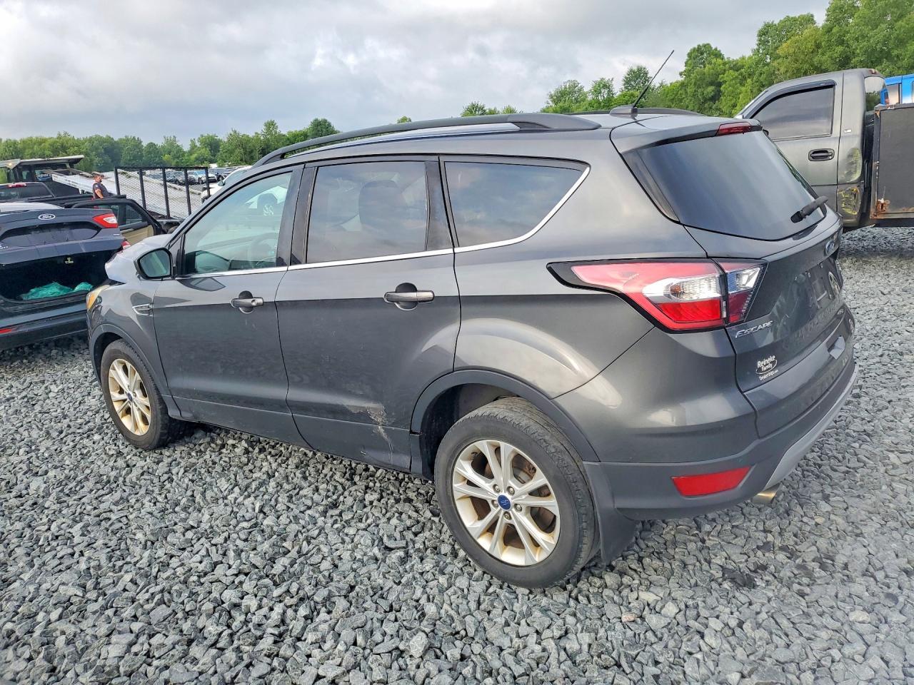 2017 FORD ESCAPE SE — Фото 2 из 13