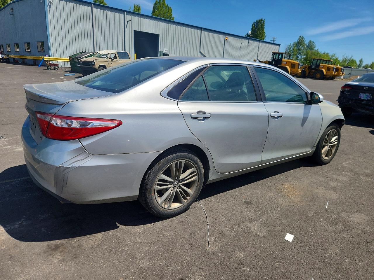 2017 TOYOTA CAMRY SE — Фото 3 из 13
