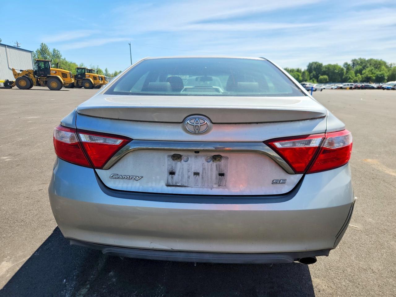 2017 TOYOTA CAMRY SE — Фото 6 из 13