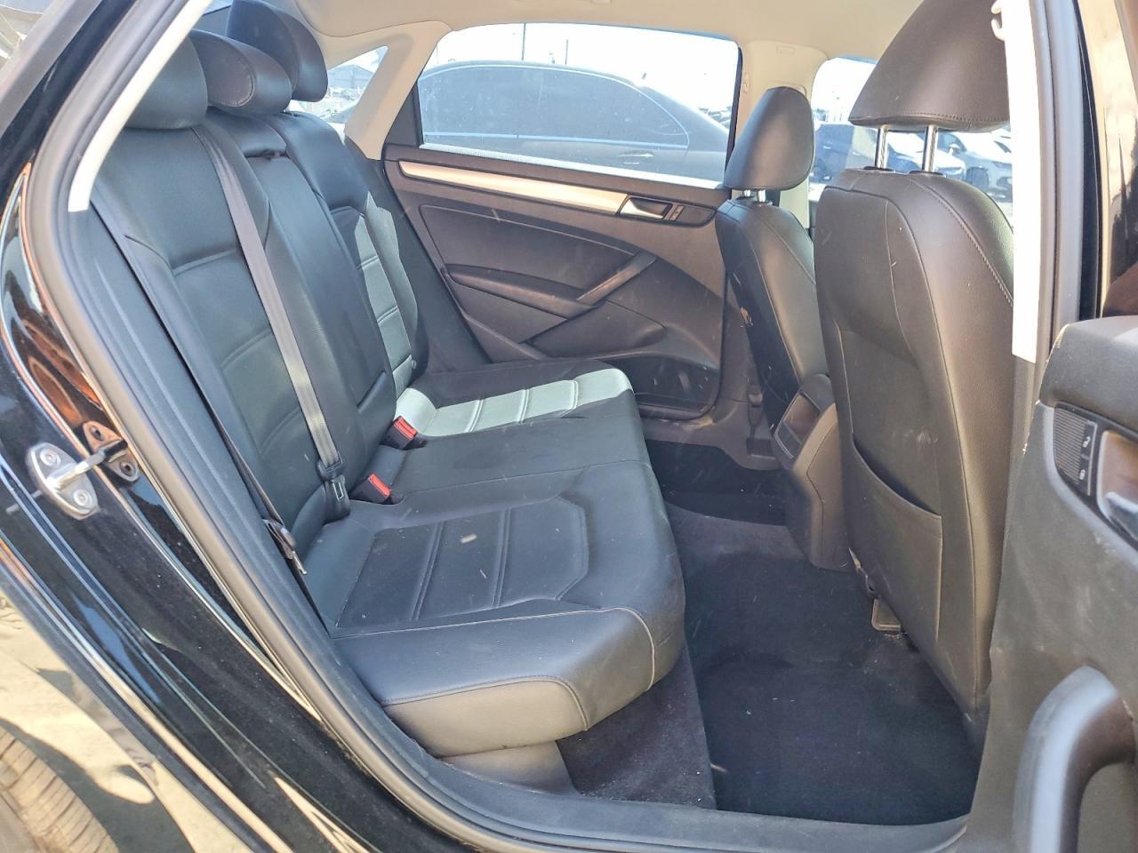 2015 VOLKSWAGEN PASSAT S — Фото 10 из 13