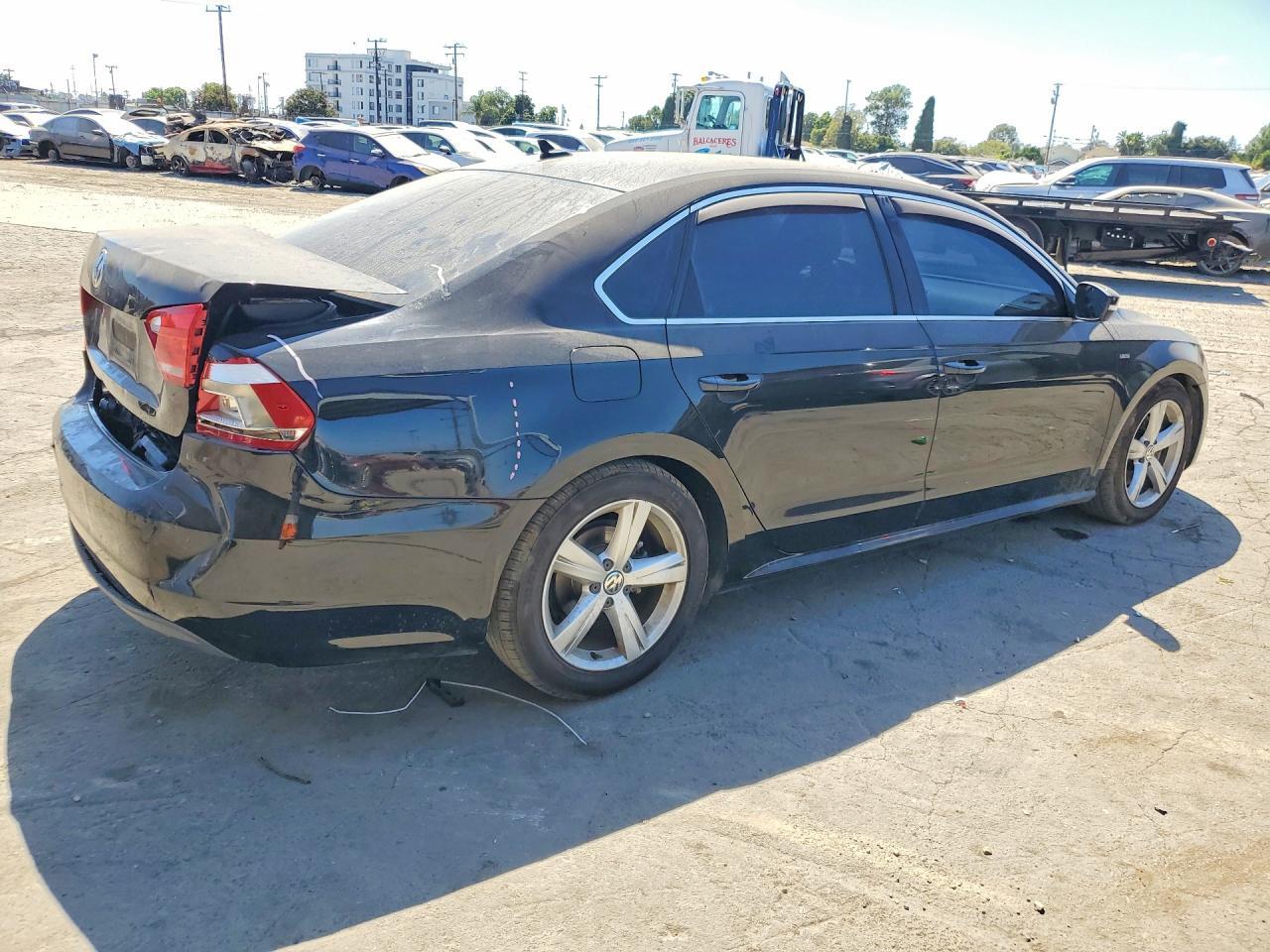 2015 VOLKSWAGEN PASSAT S — Фото 3 из 13