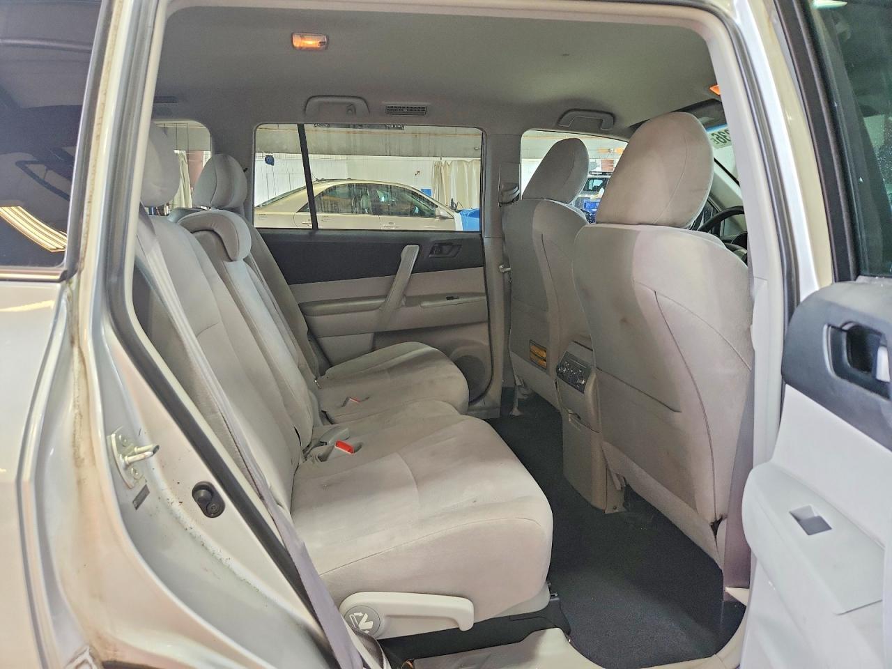 2013 TOYOTA HIGHLANDER BASE — Фото 11 из 13