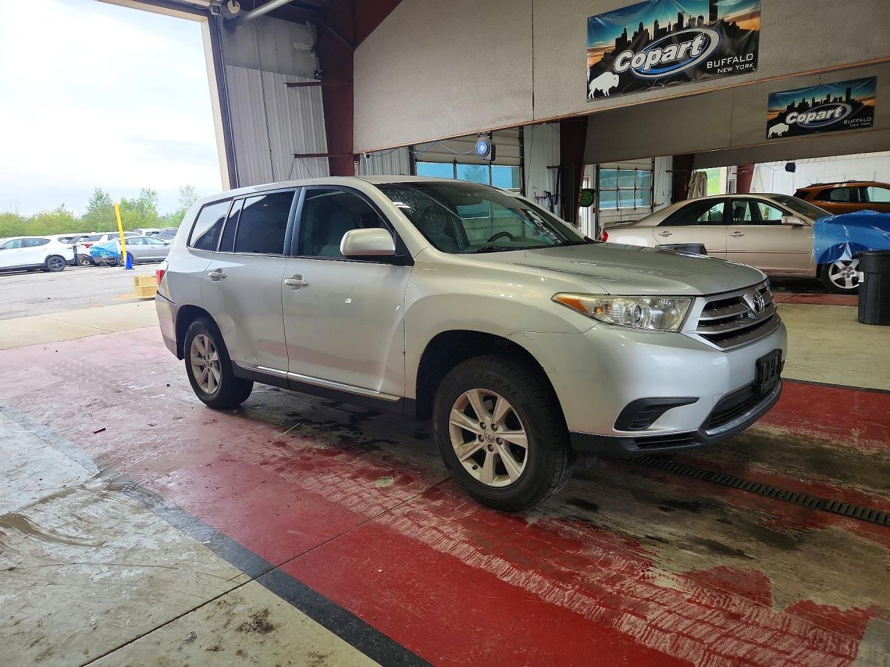 2013 TOYOTA HIGHLANDER BASE — Фото 4 из 13