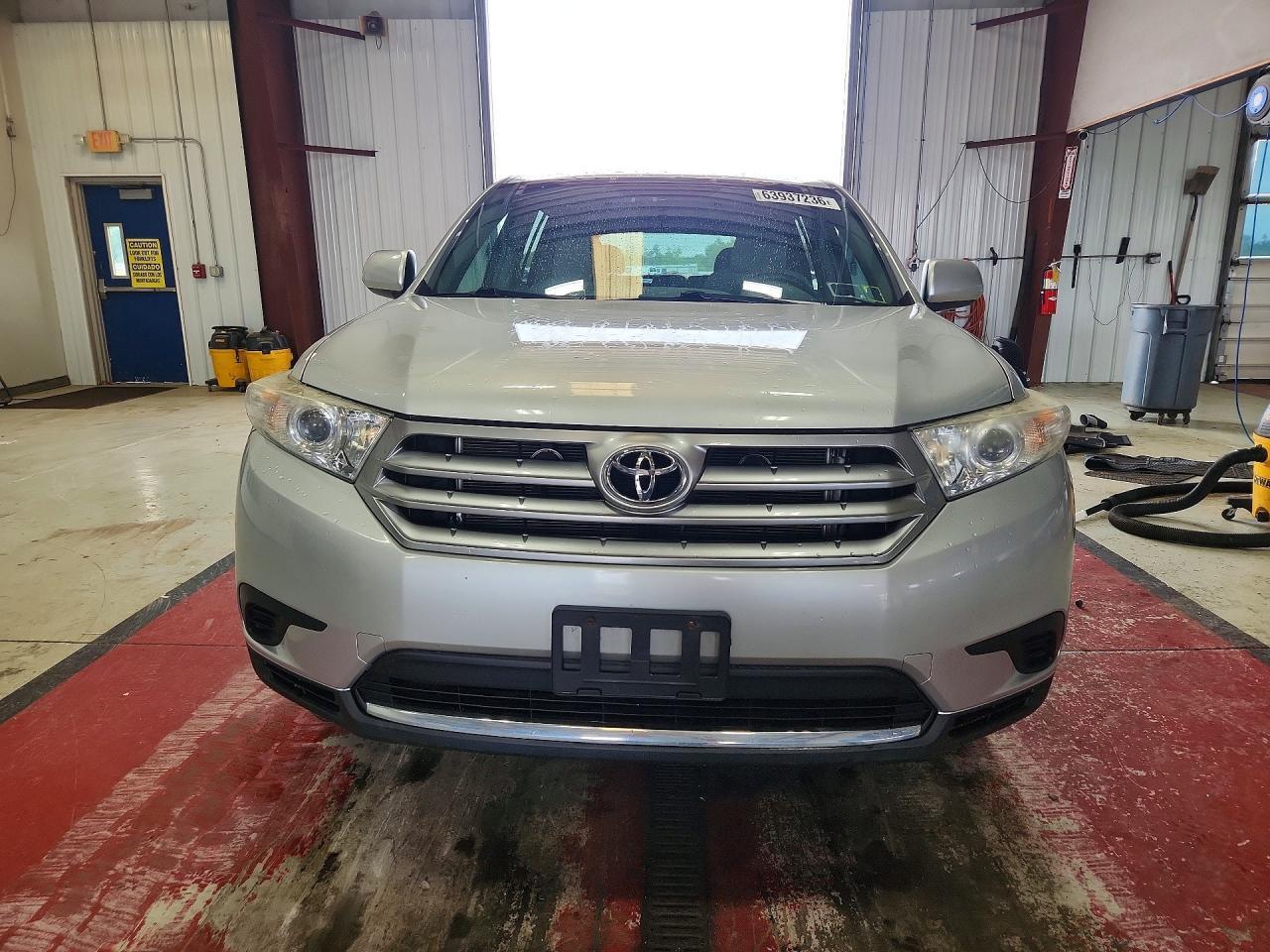 2013 TOYOTA HIGHLANDER BASE — Фото 5 из 13