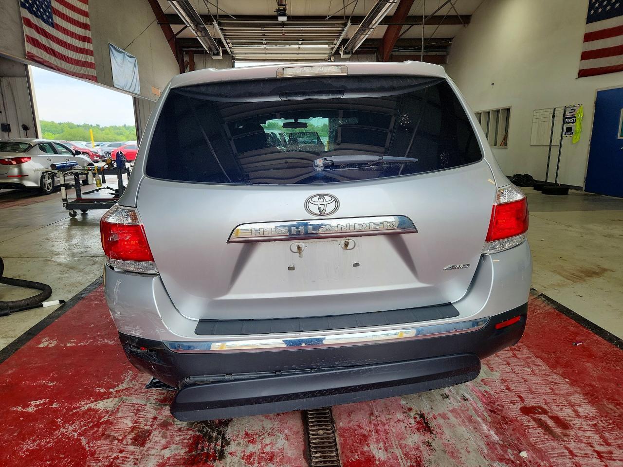 2013 TOYOTA HIGHLANDER BASE — Фото 6 из 13