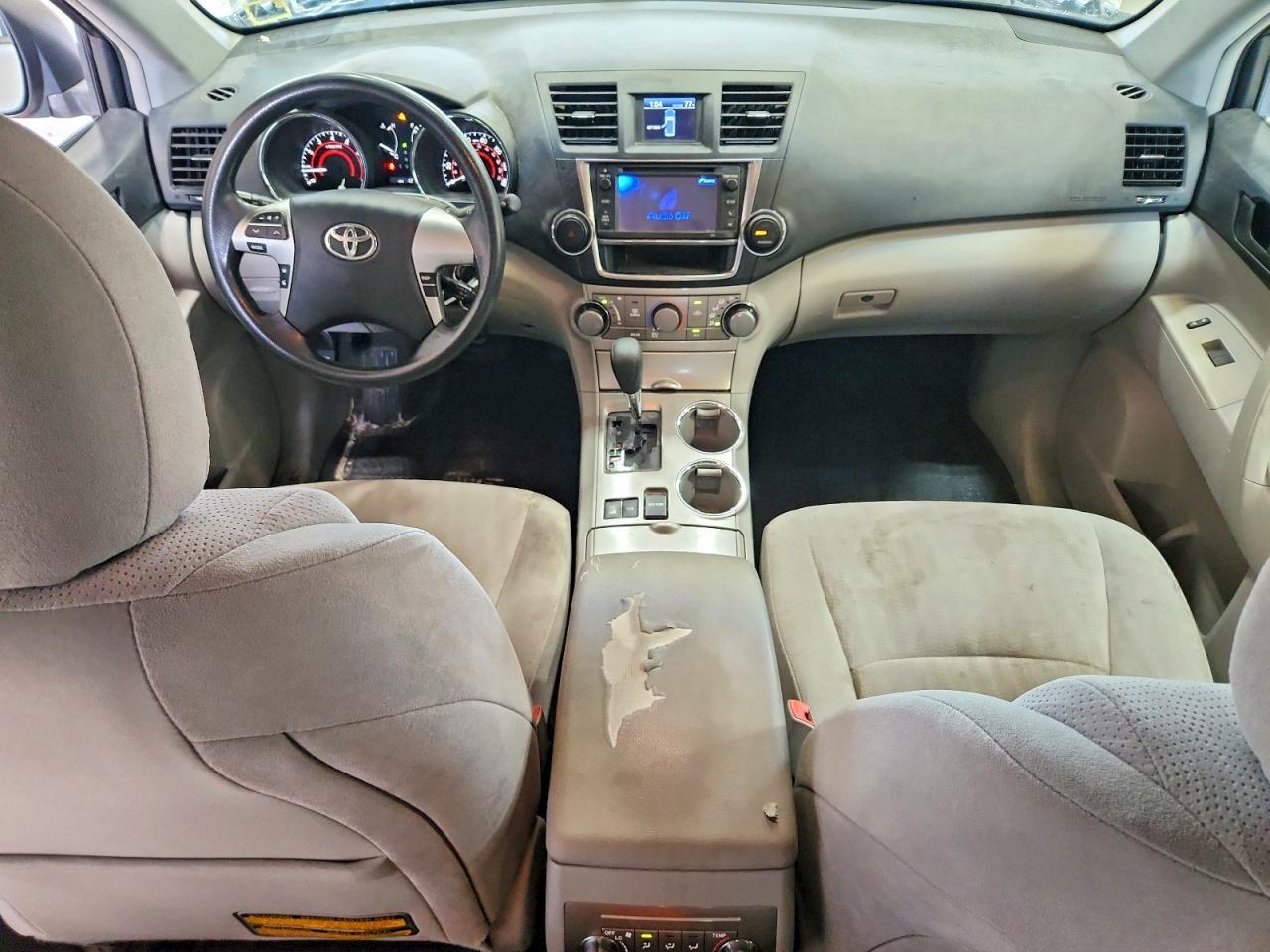 2013 TOYOTA HIGHLANDER BASE — Фото 8 из 13