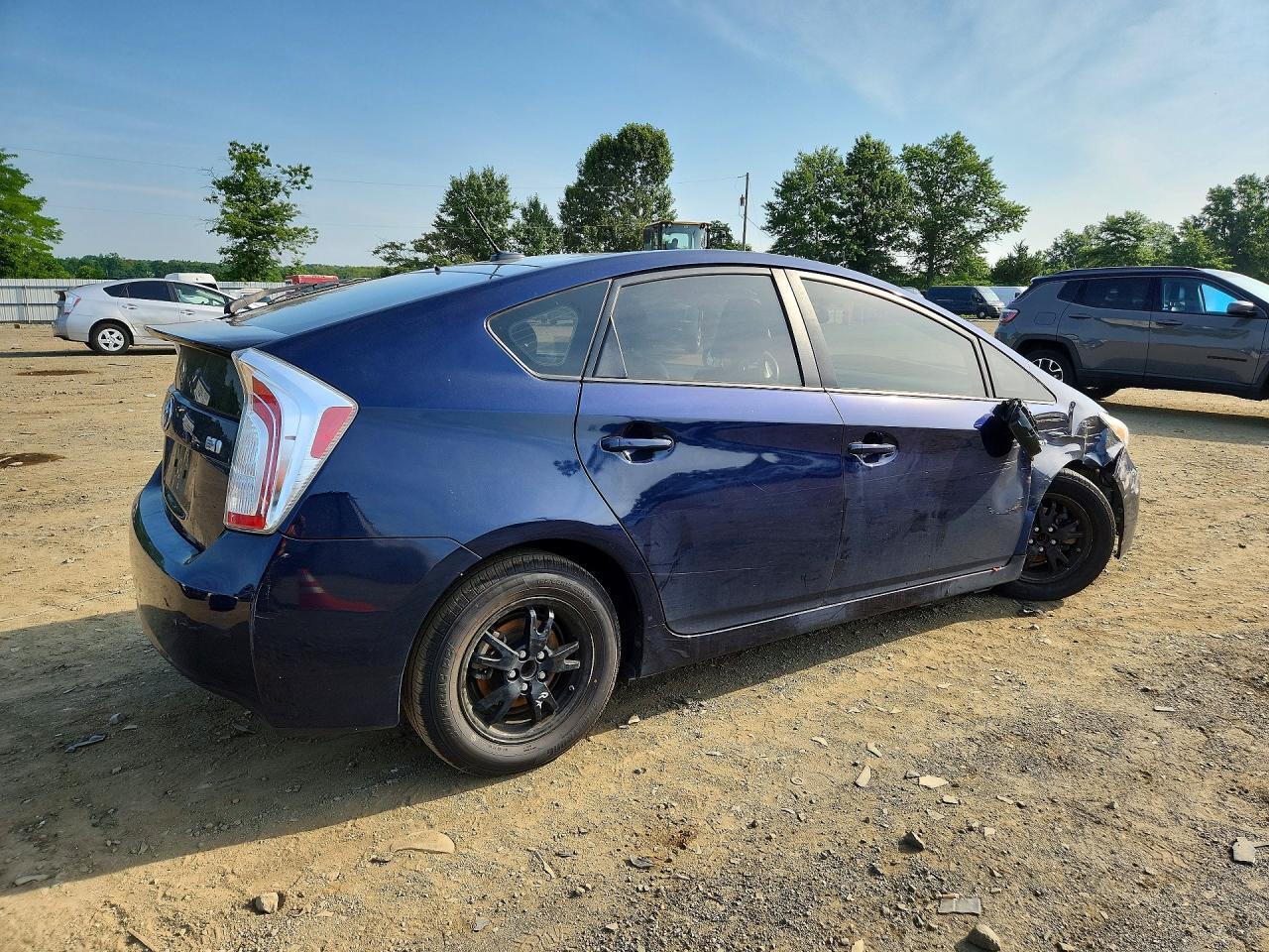2013 TOYOTA PRIUS FOUR — Фото 3 из 12