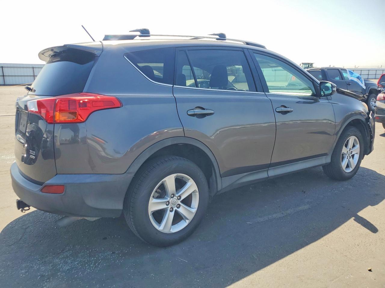 2013 TOYOTA RAV4 XLE — Фото 3 из 13