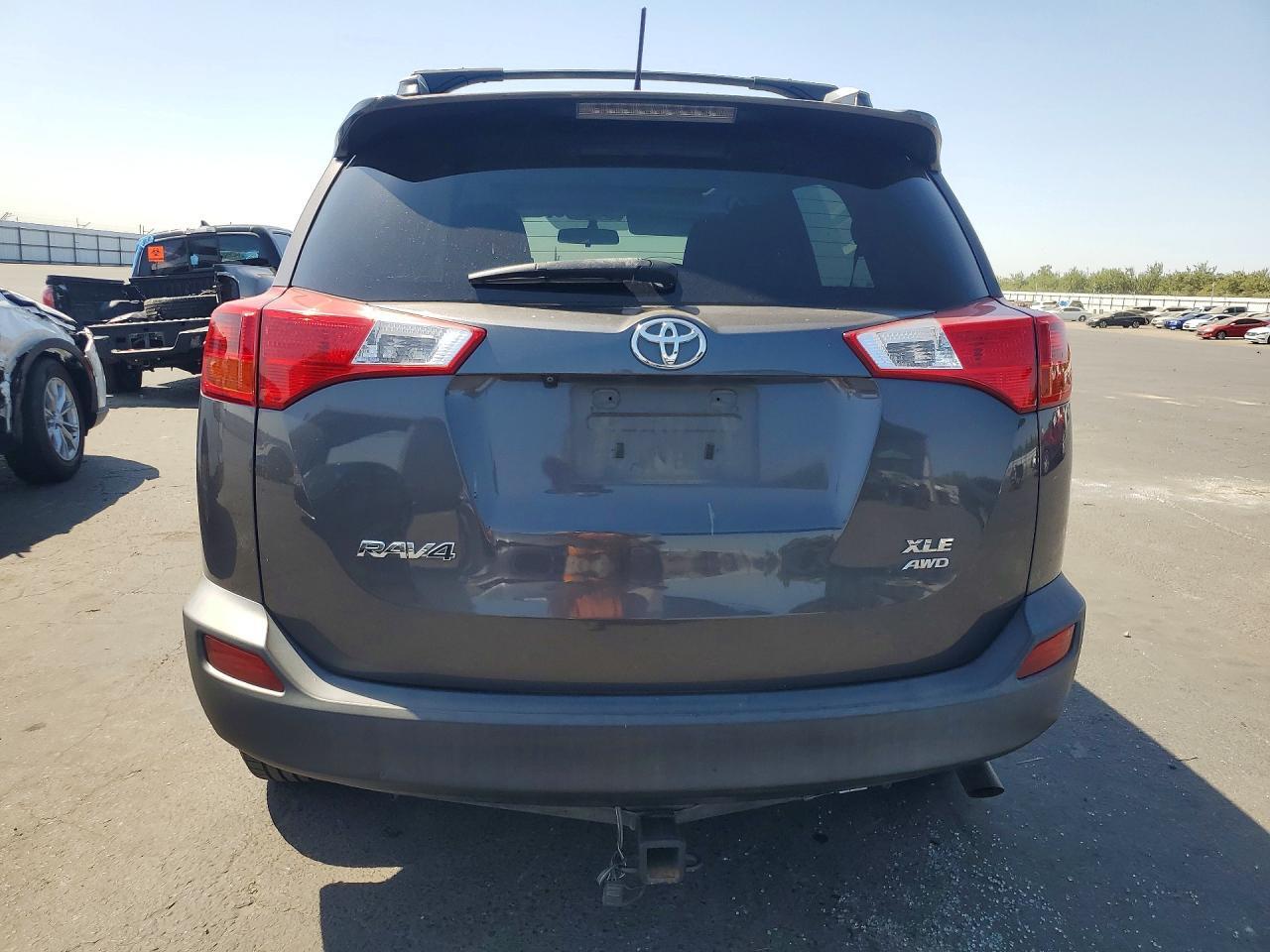 2013 TOYOTA RAV4 XLE — Фото 6 из 13