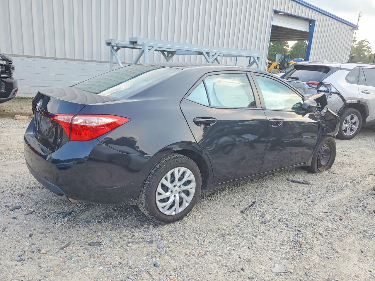 2018 TOYOTA COROLLA LE — Фото 3 из 12