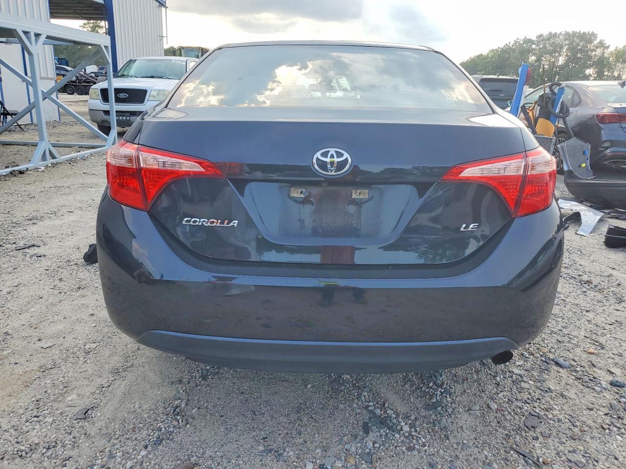 2018 TOYOTA COROLLA LE — Фото 6 из 12