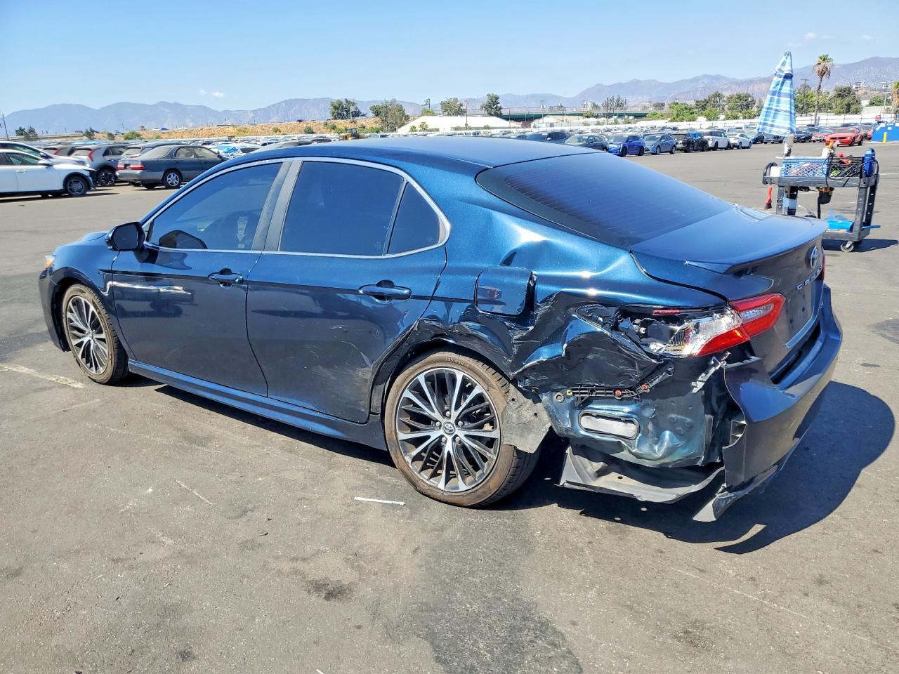 2018 TOYOTA CAMRY SE — Фото 2 из 12