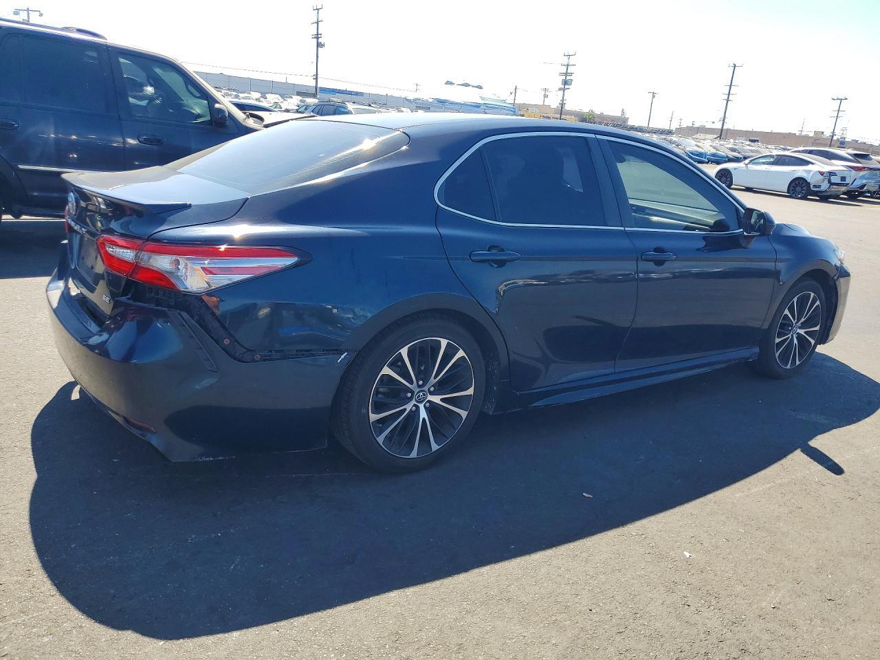 2018 TOYOTA CAMRY SE — Фото 3 из 12