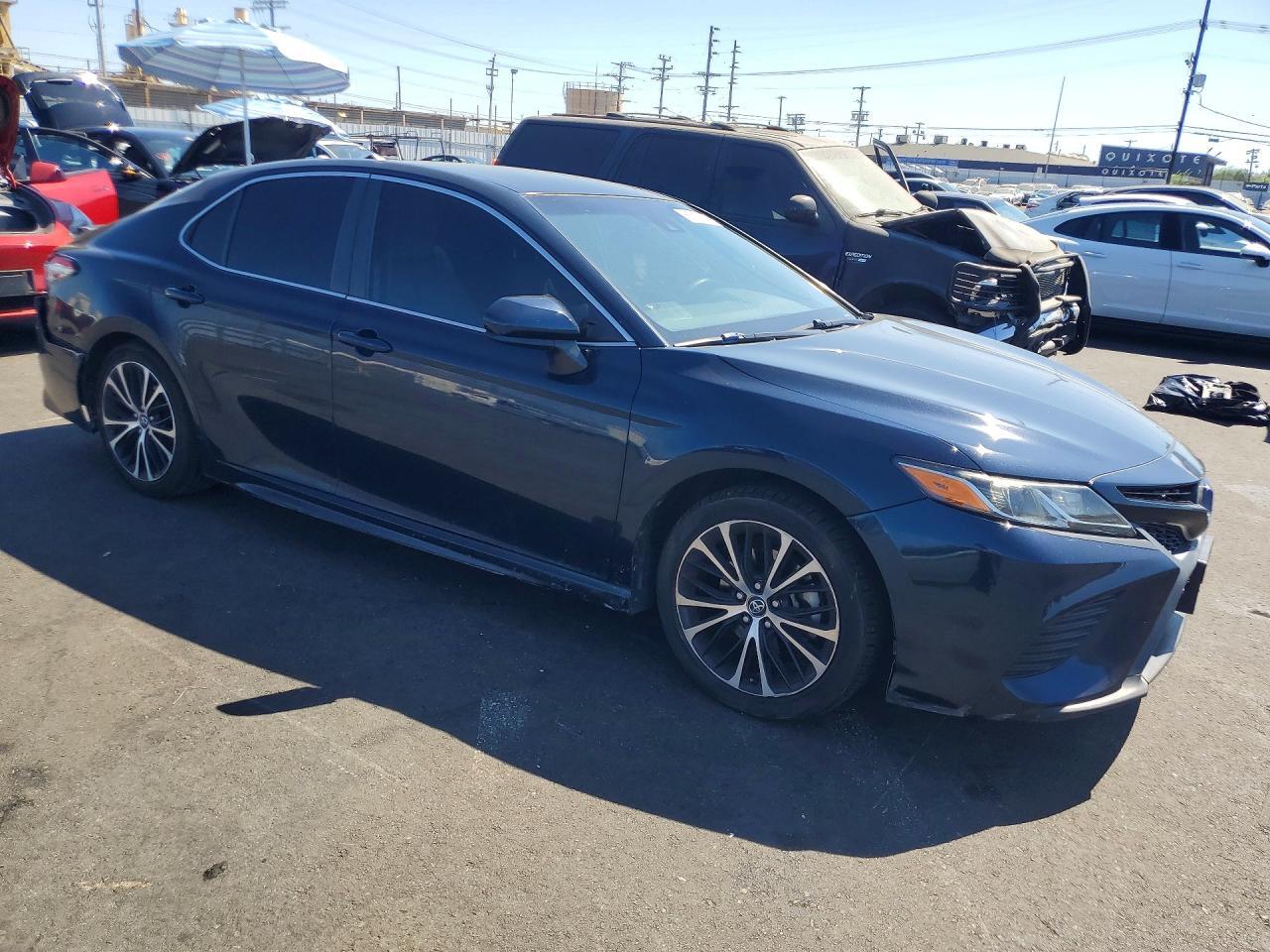 2018 TOYOTA CAMRY SE — Фото 4 из 12