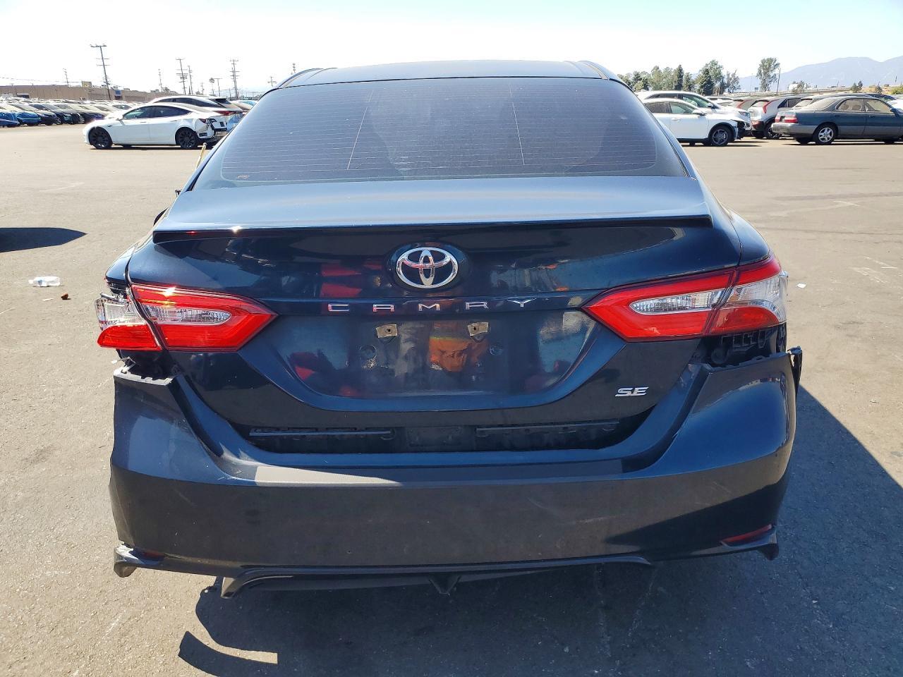 2018 TOYOTA CAMRY SE — Фото 6 из 12