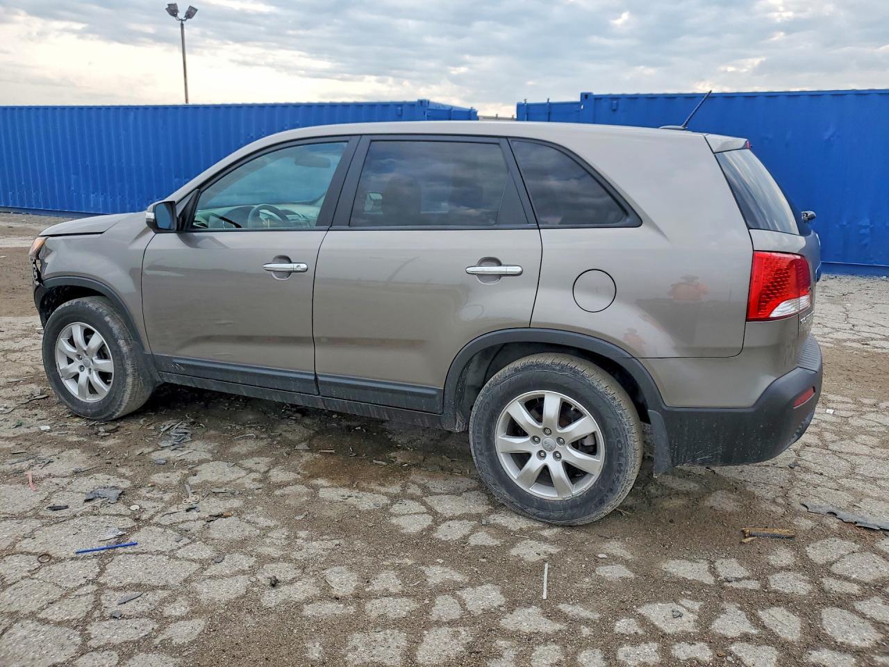 5XYKT3A17CG273895 2012 KIA SORENTO photo no. 2