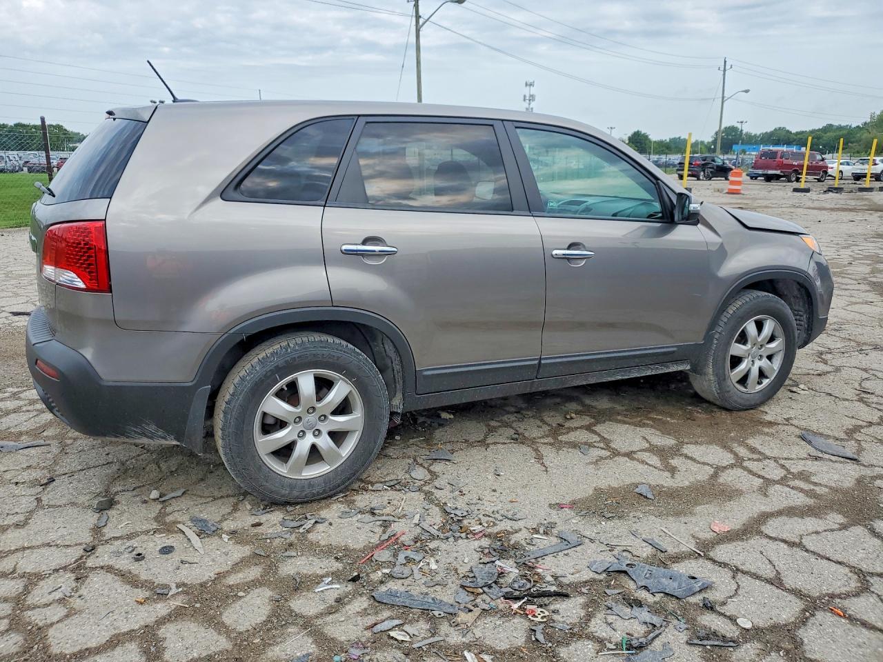 5XYKT3A17CG273895 2012 KIA SORENTO photo no. 3