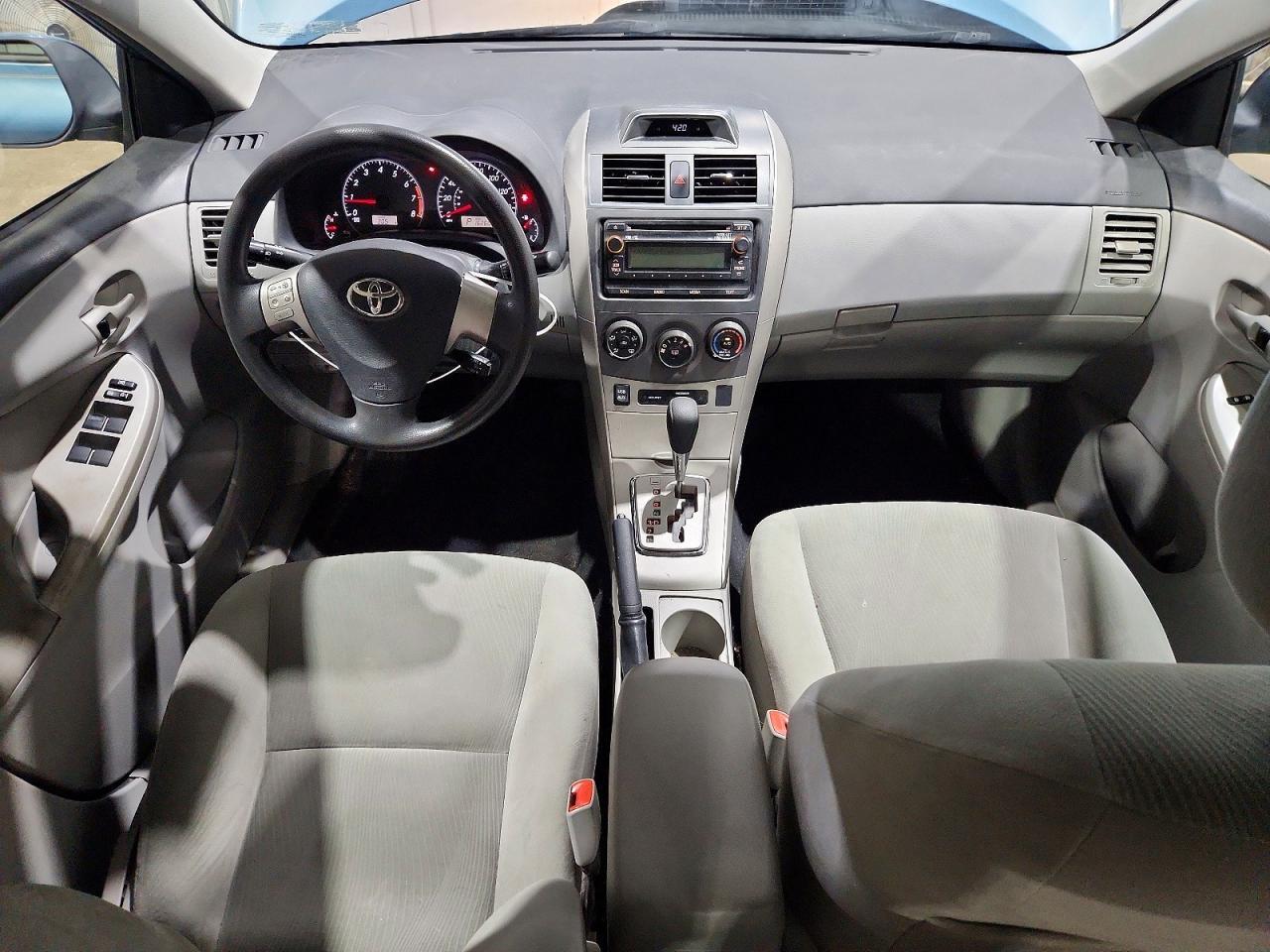 2012 TOYOTA COROLLA LE — Фото 8 из 12