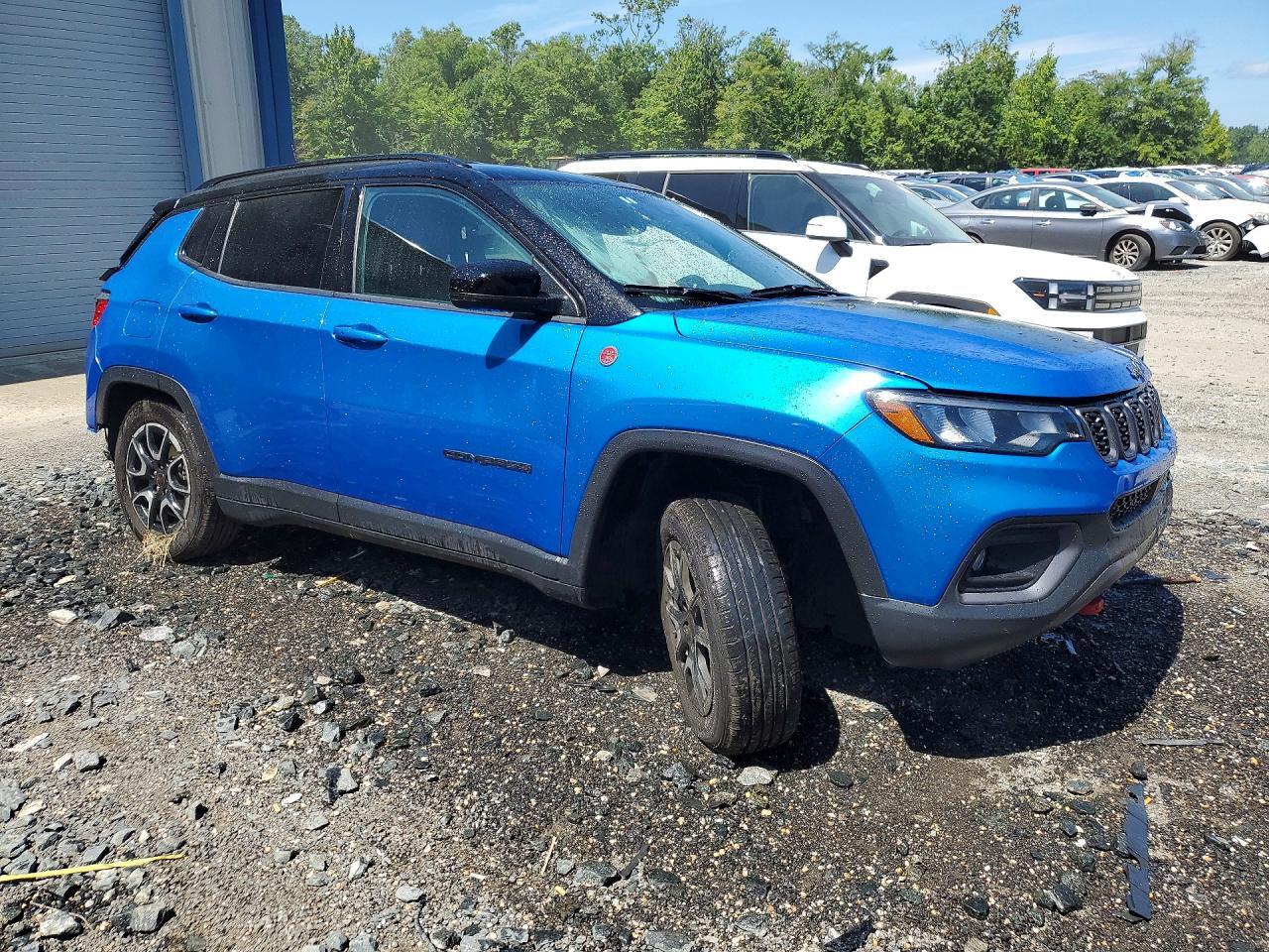 2025 JEEP COMPASS TRAILHAWK — Фото 4 из 12