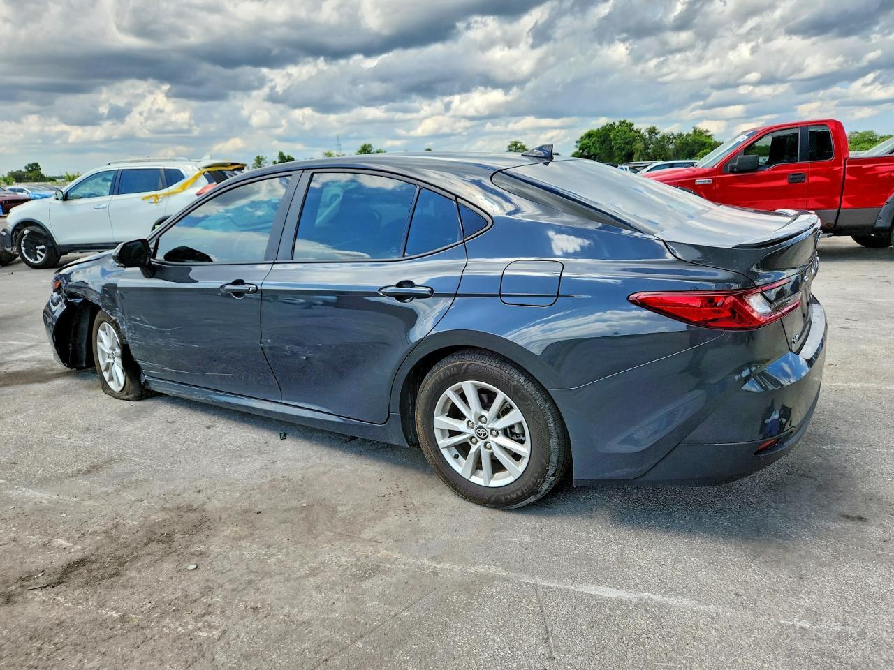 2025 TOYOTA CAMRY LE — Фото 2 из 12