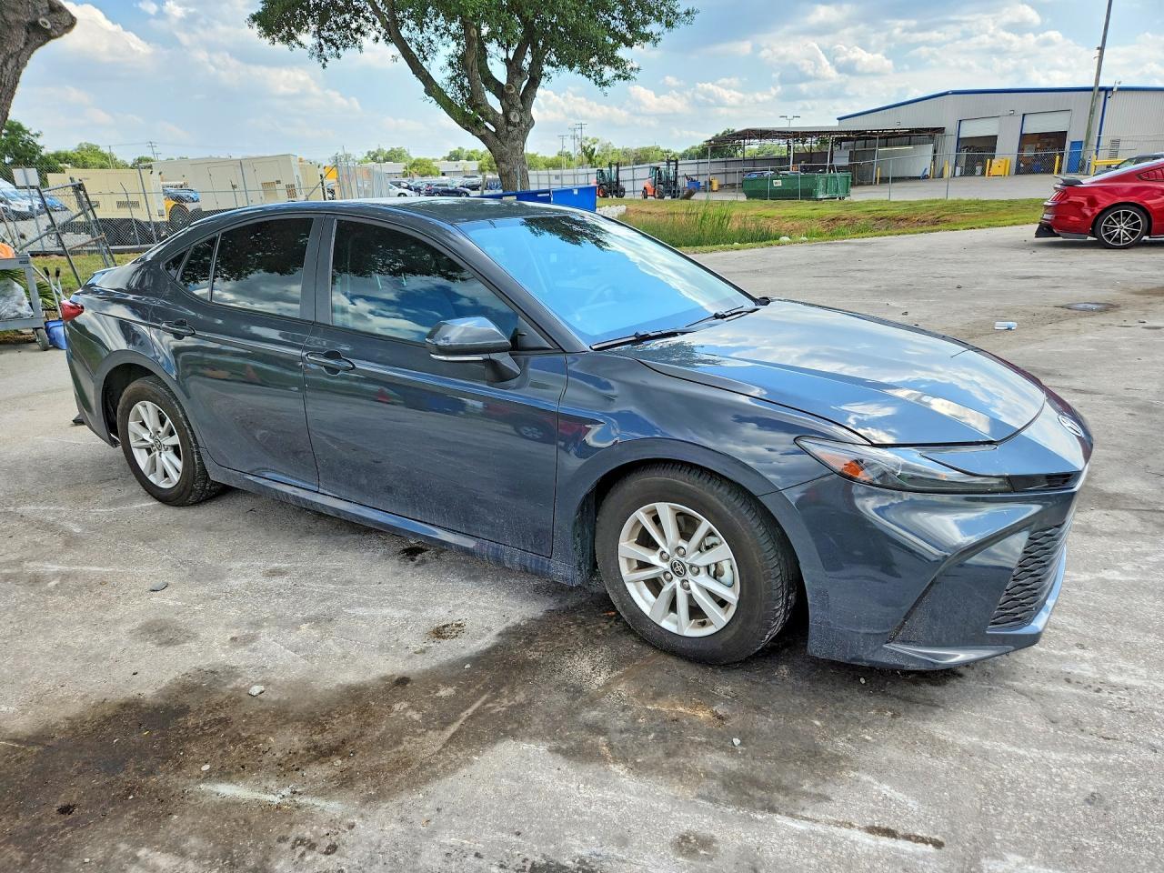 2025 TOYOTA CAMRY LE — Фото 4 из 12
