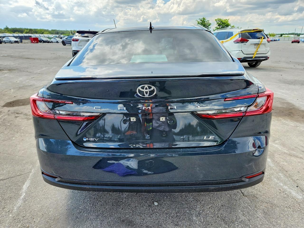 2025 TOYOTA CAMRY LE — Фото 6 из 12